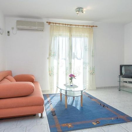 2 Bedroom Amazing Apartment In Supetar Exteriör bild